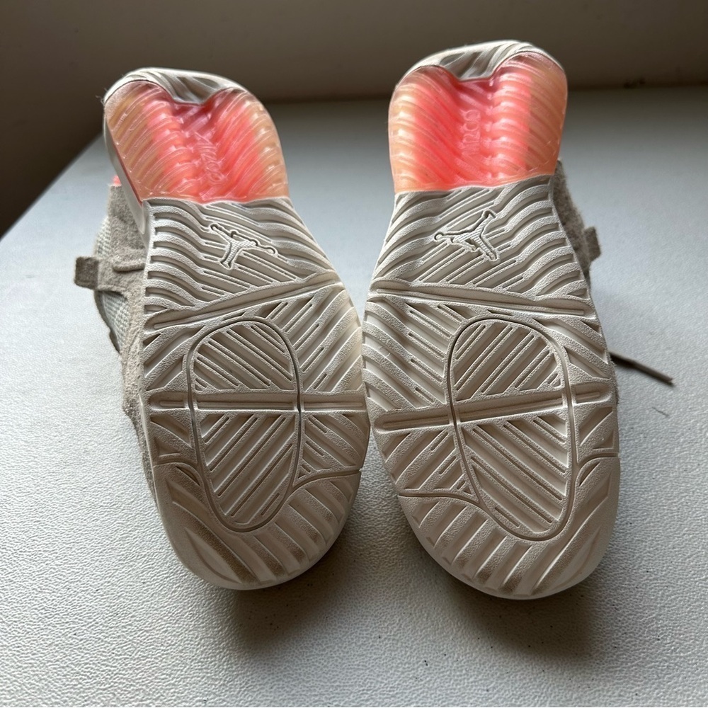 Jordan ma2 bone suede woman’s sneakers - Picture 10 of 14